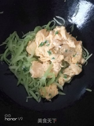 Scrambled Eggs with Lettuce recipe