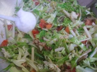 Stir-fried Rice Noodles with Tomato and Cabbage recipe