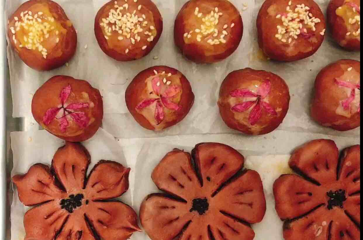 Sweet and Crisp Peach Blossom Egg Yolk Cake recipe