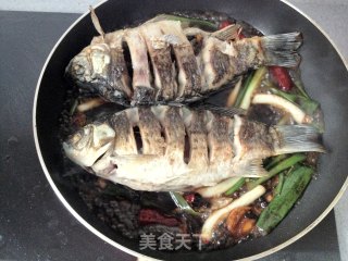 Crispy Crucian Carp with Green Onion recipe