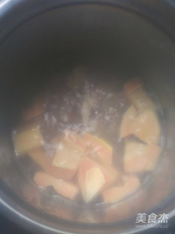 Papaya and Chicken Feet Breast Enhancement Soup recipe