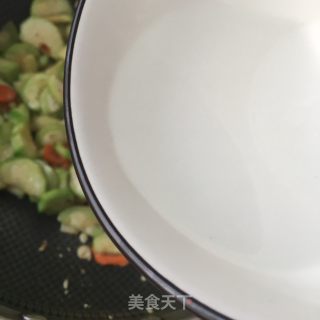 Loofah Stir-fried Conch Slices recipe