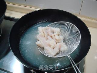 Stir-fried "fried Fish Fillet with Celery" recipe