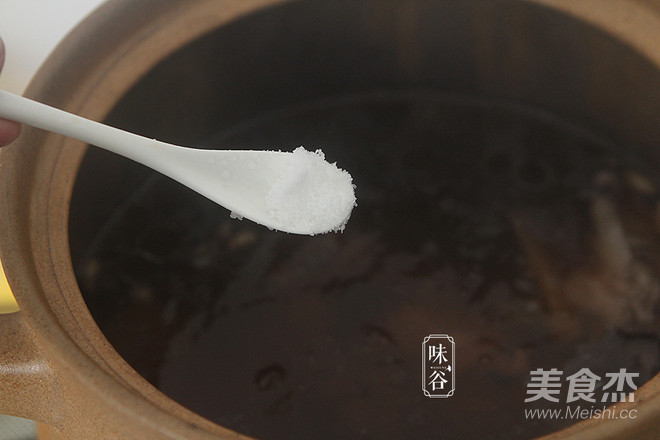 Clearing Away Heat and Removing Dampness Sha Ge Pig Bone Soup recipe