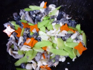 Stir-fried Black-bone Chicken with White Jade Mushroom recipe