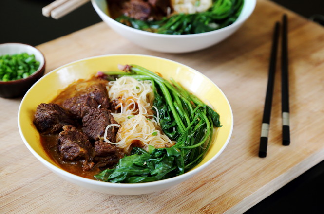 Beef Noodles with Red Beak and Green Parrot recipe