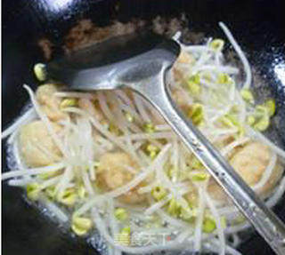 Stir-fried Bean Sprouts with Small Oil Tofu recipe