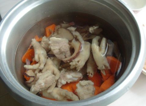 Chicken Feet Soup with Carrot Ribs recipe