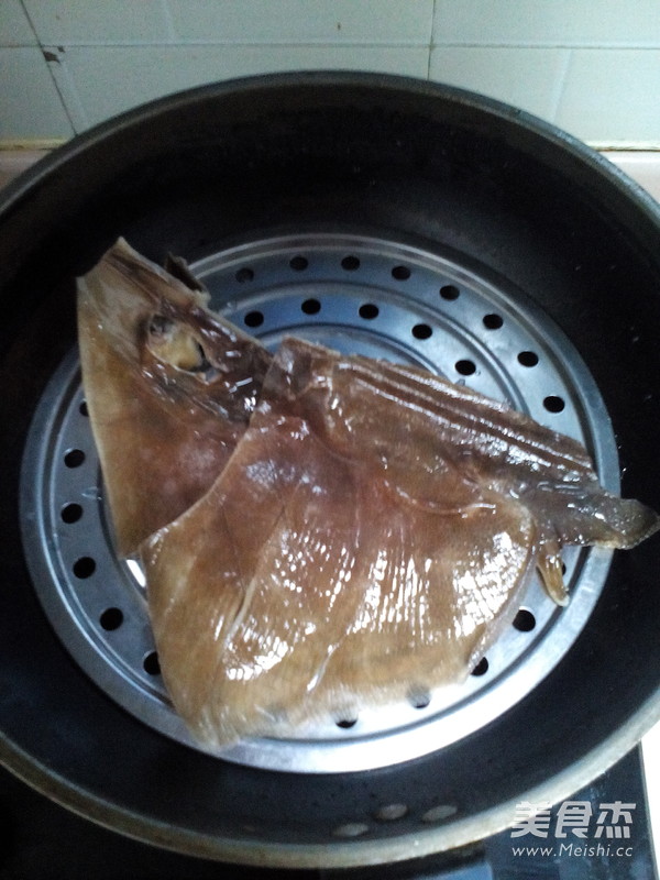 Boss Fish Mixed with Green Onions recipe