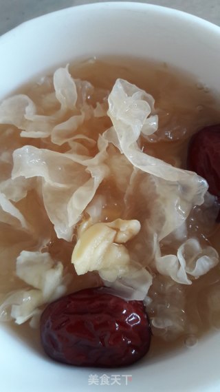 White Fungus and Lotus Seed Soup recipe