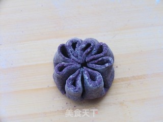 Nutritious Breakfast-black Rice Bean Paste Chrysanthemum Buns recipe