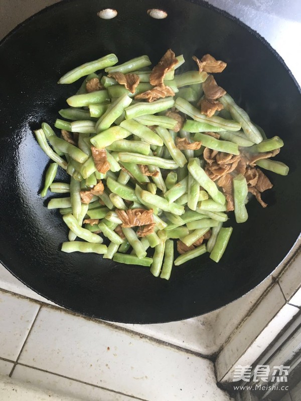 Lentil Braised Noodles recipe