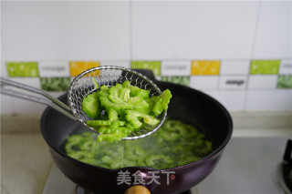 Stir-fried Bitter Gourd with Beef and Onion recipe