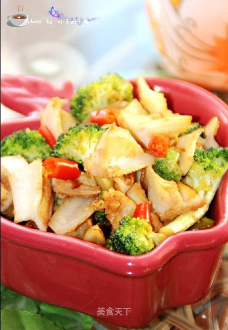 Stir-fried Chicken with Broccoli and Crispy Bone recipe