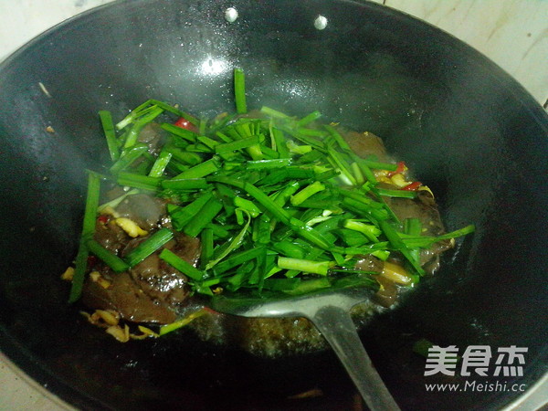 Stir-fried Pork Blood with Leeks recipe