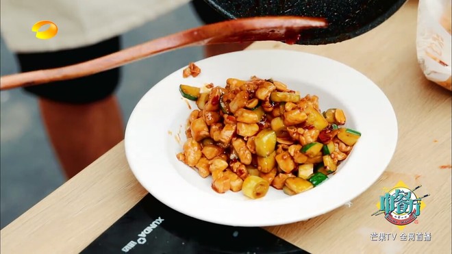 [chinese Restaurant] Chef Liang Teaches How to Make Kung Pao Chicken "detailed Explanation of Multiple Pictures" recipe