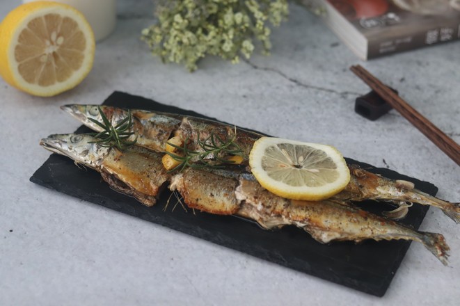 Pan-fried Saury with Lemon recipe