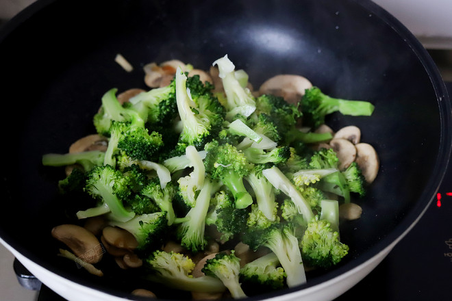 Stir-fried Mushrooms with Broccoli recipe