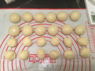 #柏翠婚纱大赛# Daisy Egg Yolk Pastry recipe