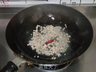 Stir-fried Fungus with Minced Meat and Chives recipe