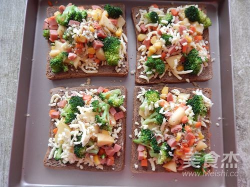 Fruit and Vegetable Bread Pizza recipe
