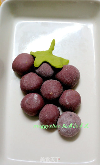 Steamed Dumplings with Purple Grapes recipe