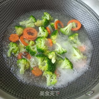 Broccoli Shrimp Salad recipe