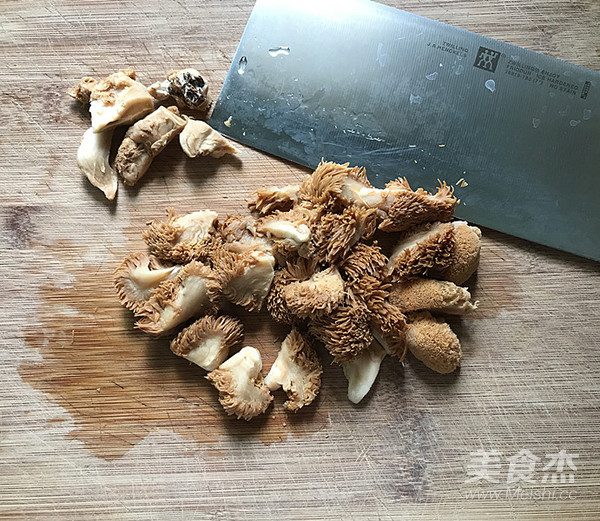 Roasted Chicken Wing Roots with Hericium recipe