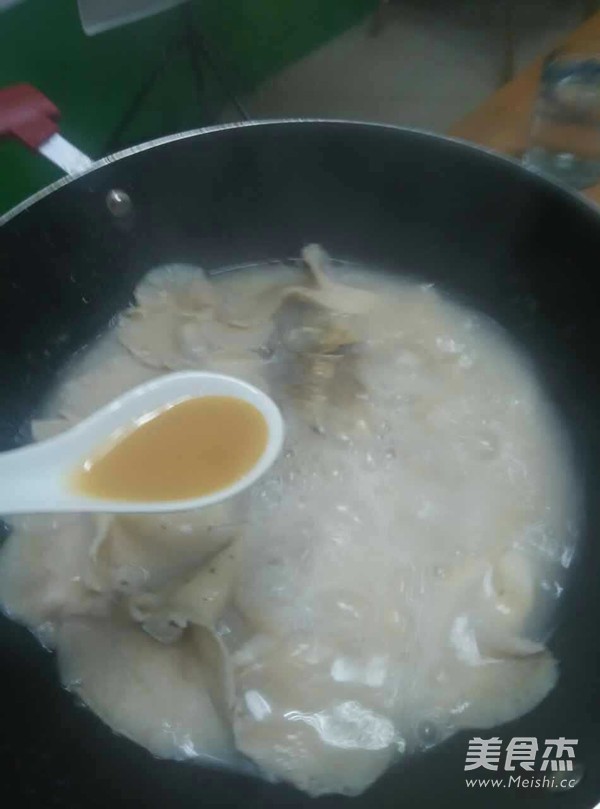 Mushroom and Crucian Carp Soup recipe