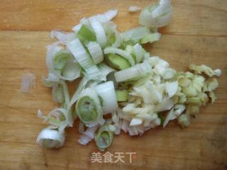 Stir-fried Minced Pork with Potato Chips recipe