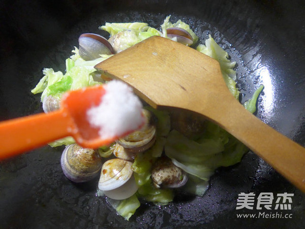 Stir-fried Clams with Cabbage recipe