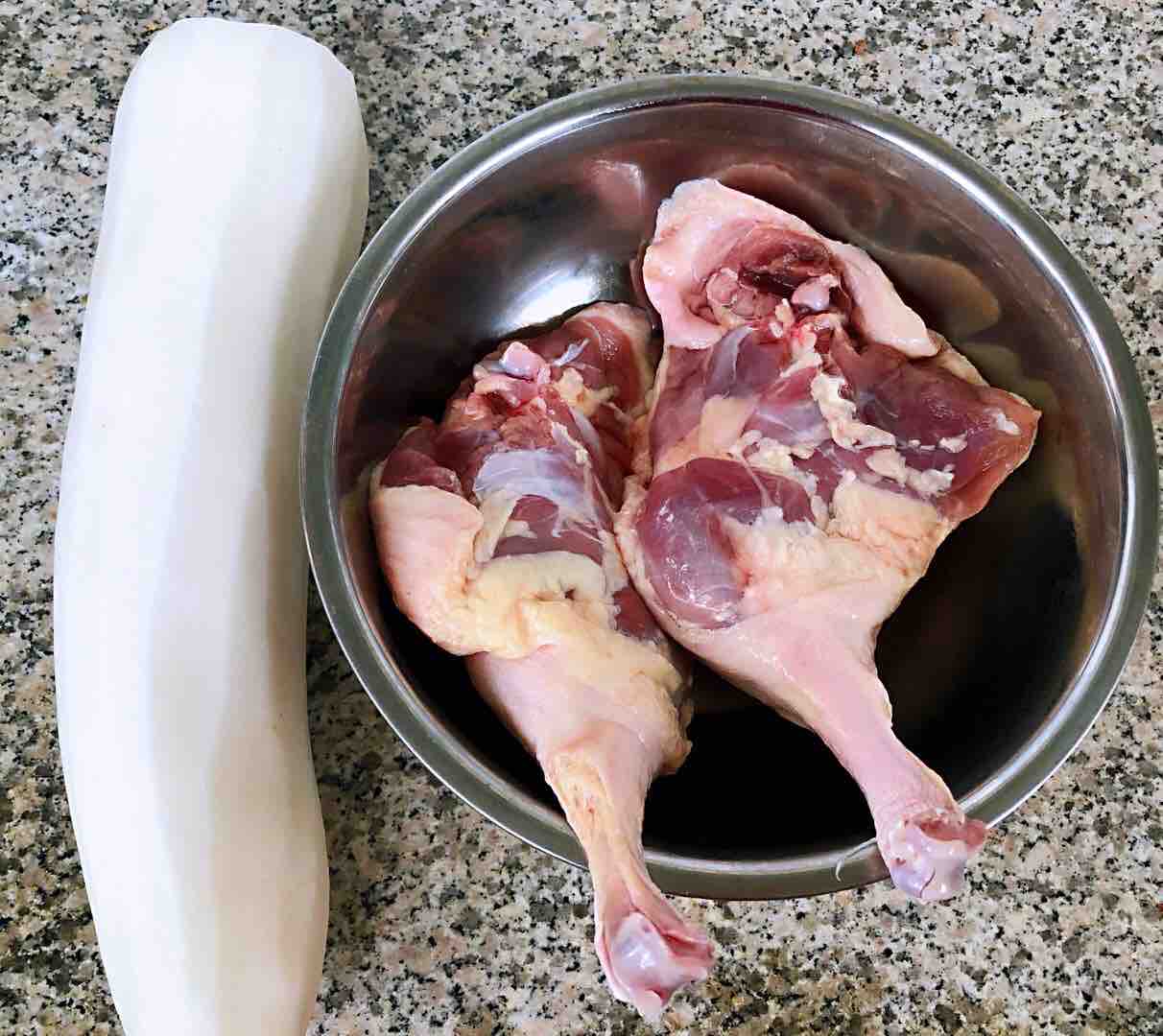 Duck Leg Stewed with White Radish recipe