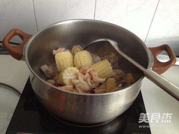 Hericium and Corn Chicken Soup recipe