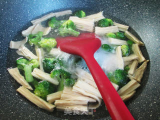 Stir-fried Yuba with Mustard and Broccoli recipe