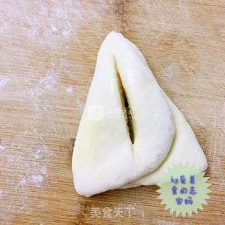 #aca烤明星大赛# Uniquely Shaped Coconut Bread with Leaves recipe