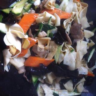 Stir-fried Dried Tofu with Home-cooked Fungus recipe