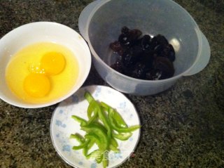 Scrambled Eggs with Carrots and Fungus recipe