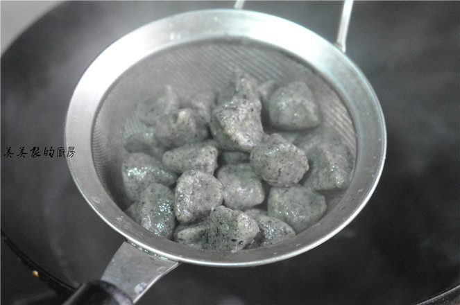 Stir-fried Black Sesame Balls recipe