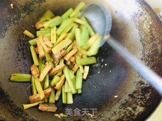 Celery Stir-fried Dried Tofu recipe