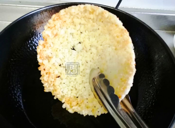 Three Fresh Rice Crackers recipe