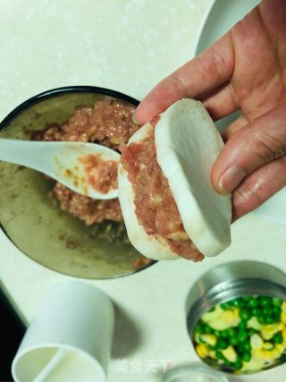 Steamed Beef and Chicken Leg Mushroom Box in Oyster Sauce recipe