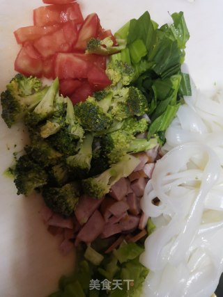 Fried Hor Fun with Broccoli Sausage recipe