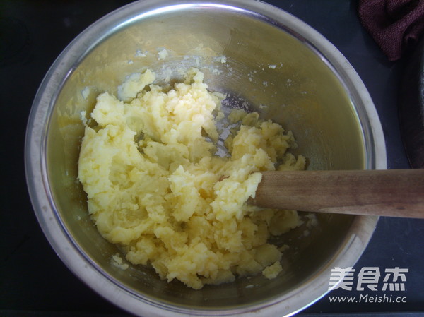 Mashed Potatoes with Meat Sauce recipe