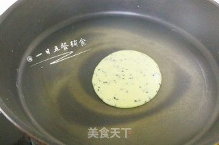 Sesame Egg Roll Baby Food Supplement, Egg + Milk + Cooked Black Sesame recipe