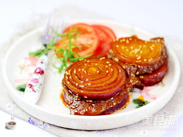 Grilled Steak with Black Pepper and Onion recipe