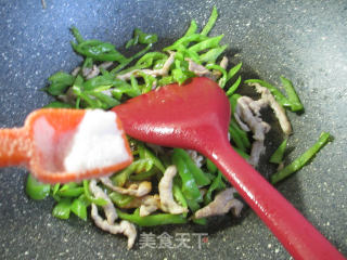 Stir-fried Chili with Shredded Pork recipe