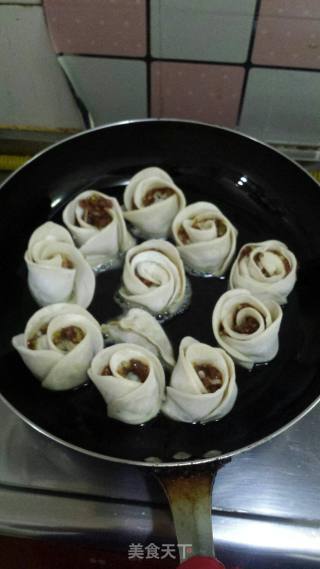 Rose Flower Type Fried Bun recipe