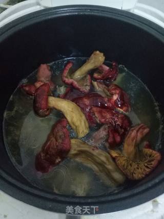 Red Fungus Pork Ribs Soup recipe