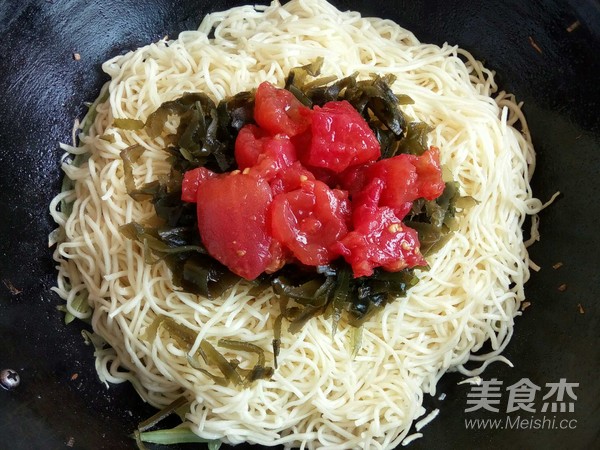 Braised Noodles with Beans, Seaweed and Cabbage recipe