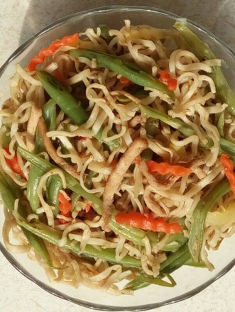 Braised Noodles with Beans and Chicken recipe